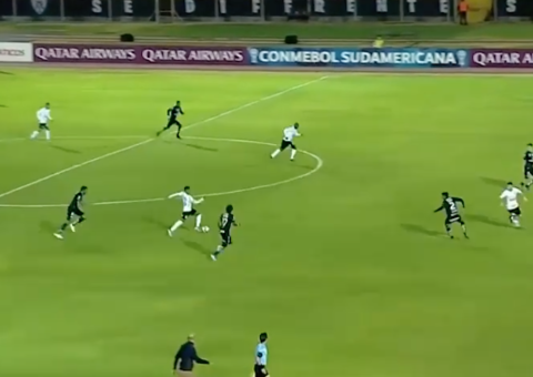 Corinthians luta muito, mas é eliminado da Sul-Americana