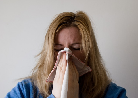 Quais alimentos pioram sintomas de rinite? Médica revela