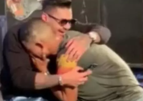 Fã arremessa celular no rosto de Hungria e se arrepende; Veja vídeo