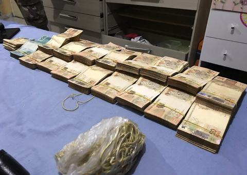 MP encontra grande quantia de dinheiro na casa de servidor investigado em Coari