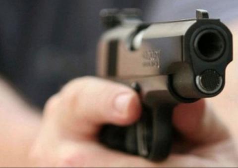 Trio suspeito de assaltar microônibus com arma de brinquedo é preso em Manaus 