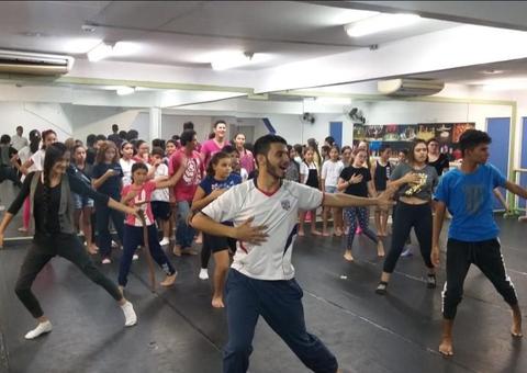 Alunos do curso de Teatro Musical do Liceu apresentam 'Julieu e Romieta' no Teatro Amazonas