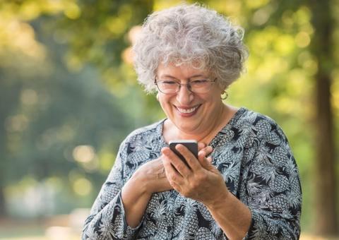 Senac celebra dia do idoso em Manaus com oficina que ensina uso de apps