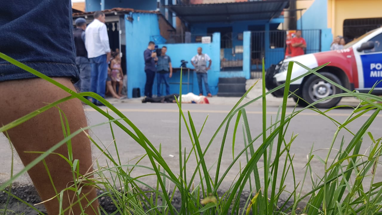 Homem é morto a tiros ao sair de restaurante em Manaus 