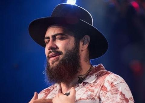 Cantor Henrique, da dupla com Juliano, dá tiro em touro durante exposição e causa polêmica  