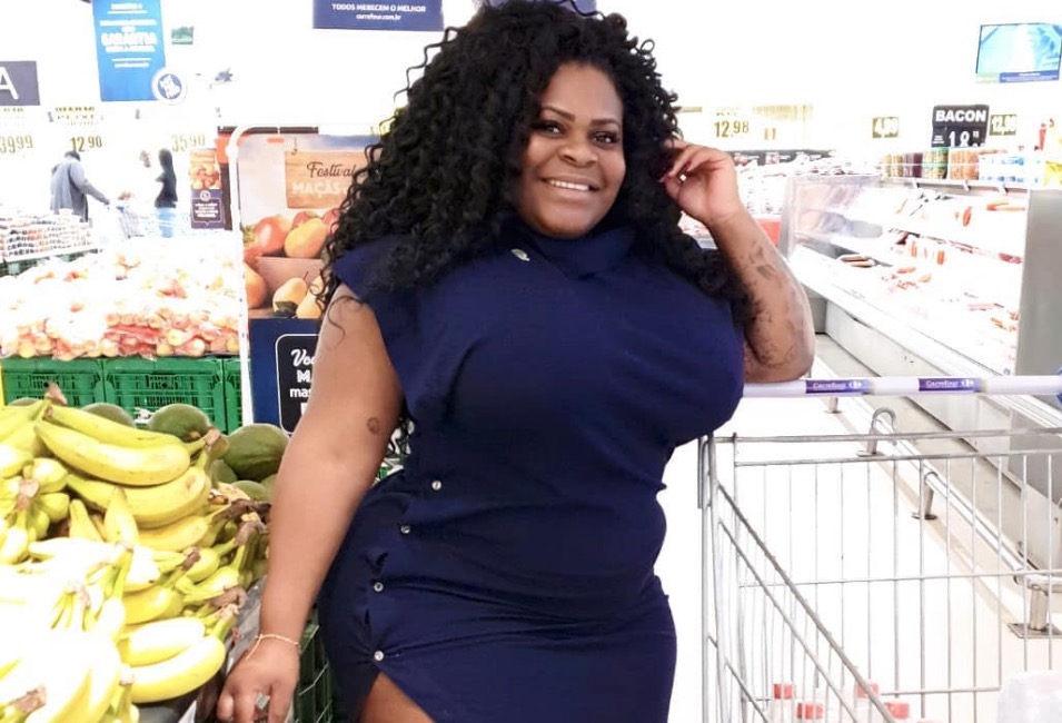 A la Anitta, Jojo Todynho deixa seios à mostra em gravação de clipe 