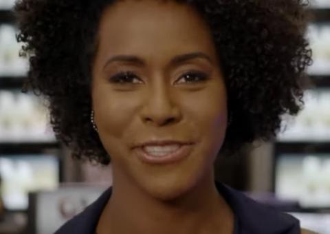 Globo erra nome de Maju Coutinho e anuncia digital influencer no Jornal Hoje