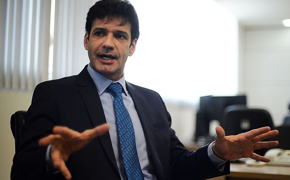 Maior concorrência no setor aéreo vai estimular turismo, diz ministro