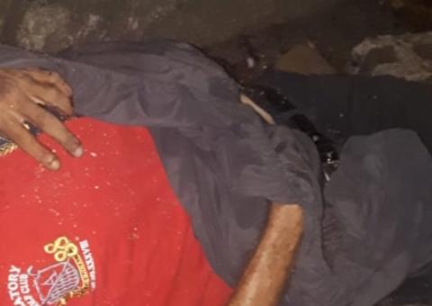 Homem é espancado até a morte e abandonado atrás de supermercado em Manaus