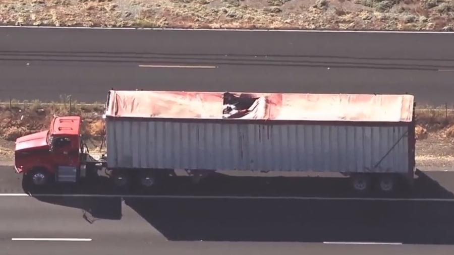 Paraquedista morre depois de bater em caminhão e cair na estrada