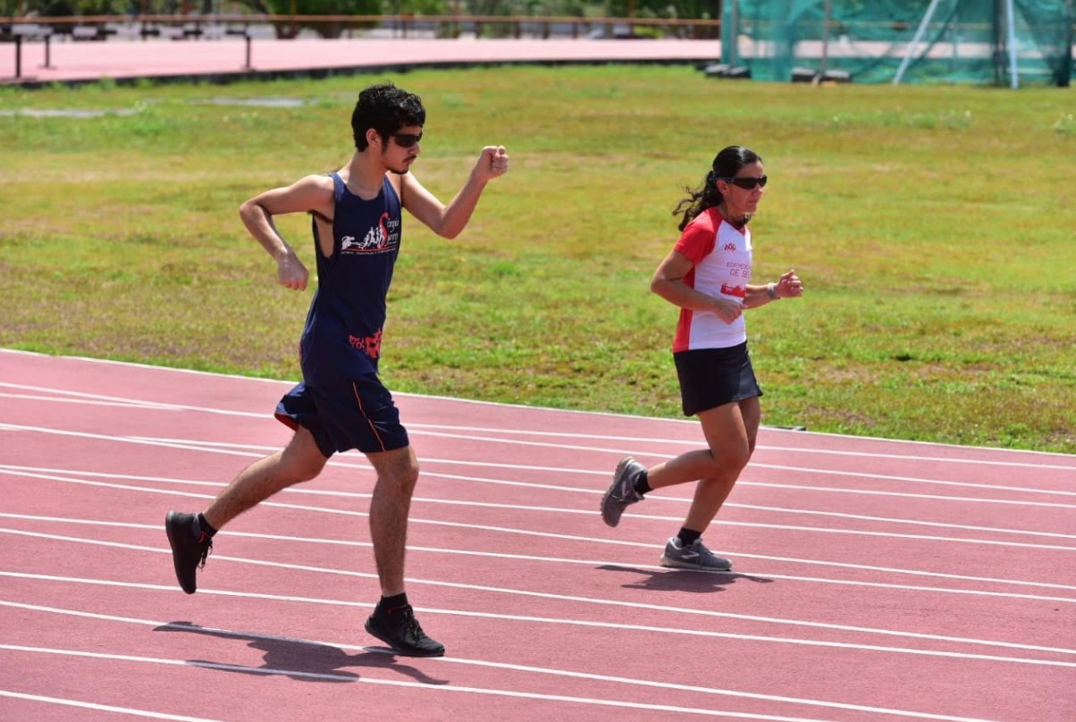 Atleta autista do Amazonas vence limitações e participa de corrida no Espírito Santo