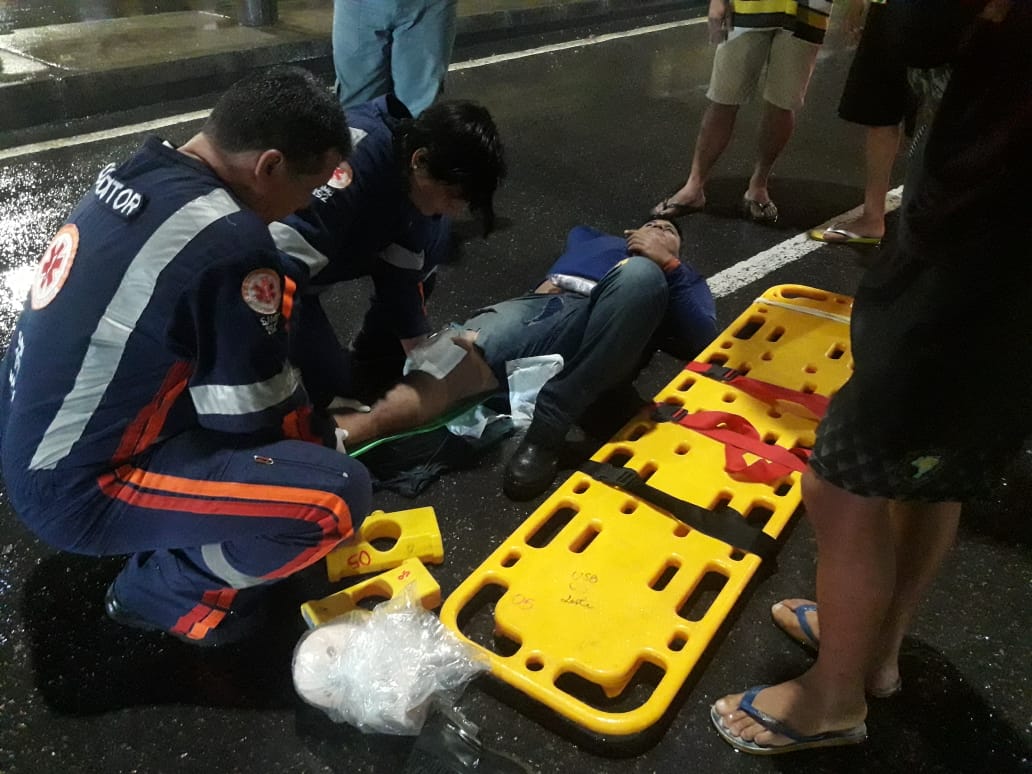 Motociclista sofre acidente ao desviar de cachorro durante chuva em Manaus 