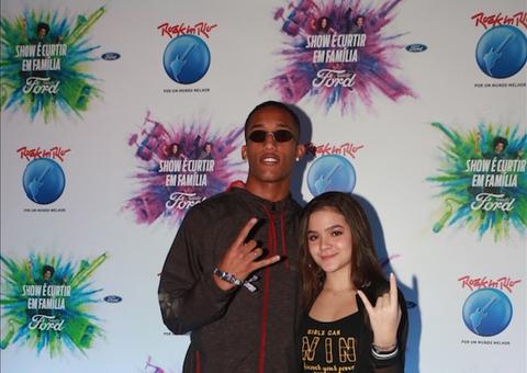Mel Maia curte Rock in Rio com namorado jogador do Fluminense 