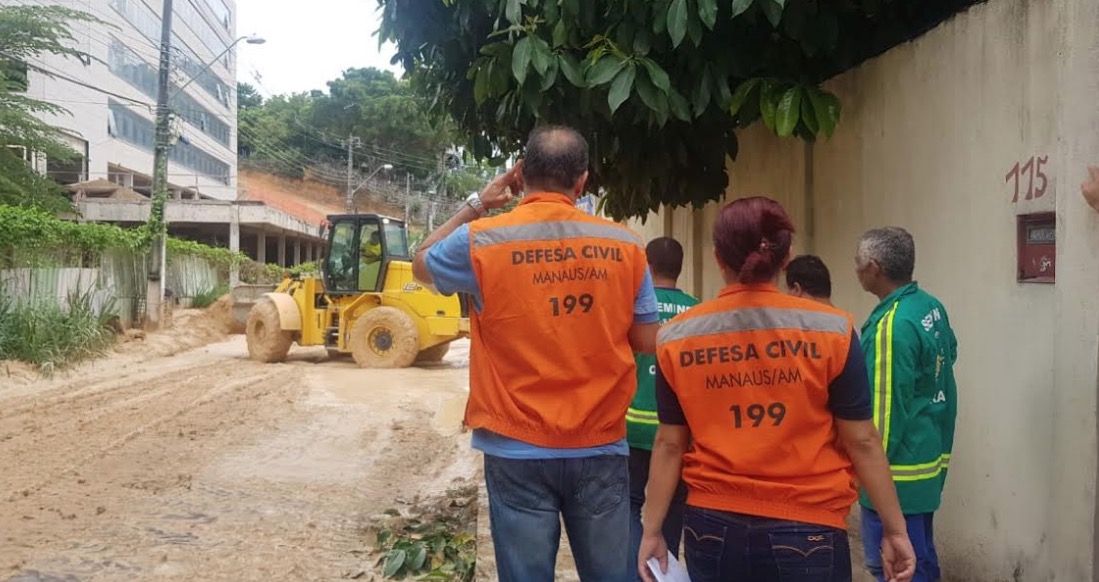 Mais de cem ocorrências são atendidas pela Defesa Civil após temporal em Manaus