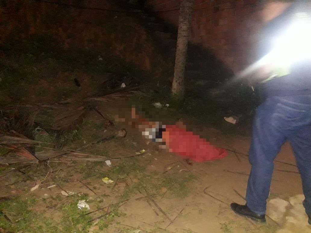 Idoso morre após despencar de barranco em Manaus