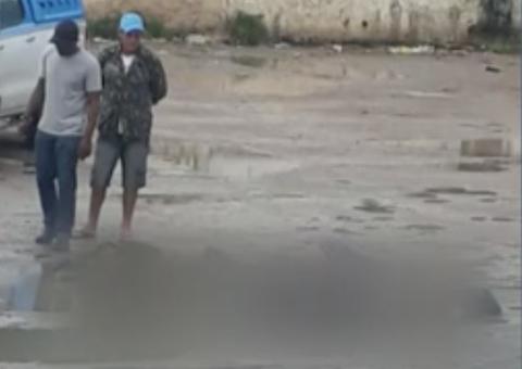 Primo e dois irmãos são achados mortos em terreno abandonado