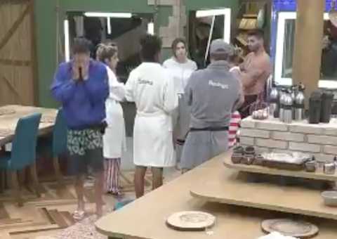 Veja o momento em que participantes ficam sabendo da expulsão de Phellipe