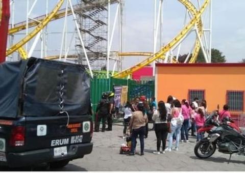 Carrinho de montanha-russa sai do trilho e deixa 2 mortos e 5 feridos. Veja Vídeo