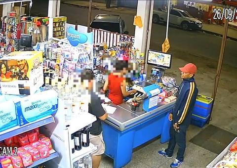 Polícia pede apoio para localizar envolvido em roubo a supermercado em Manaus