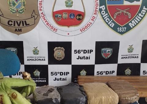 Drogas escondidas entre bananas são apreendidas em embarcação no Amazonas