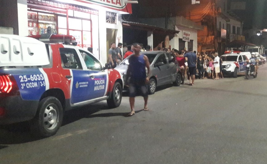 Homem é brutalmente assassinado em frente à própria casa em Manaus