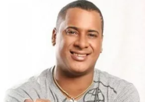 Com aparência irreconhecível, ex-vocalista do Timbalada, Xexéu é visto pedindo ajuda nas ruas