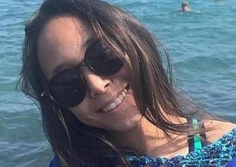 Adolescente morre após dormir com celular debaixo do travesseiro e ele explodir 