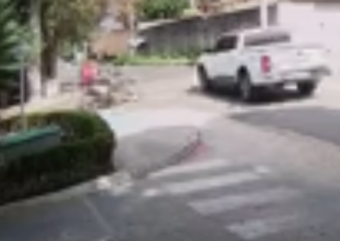 Motociclista morre após colidir violentamente com pick-up em Manaus 