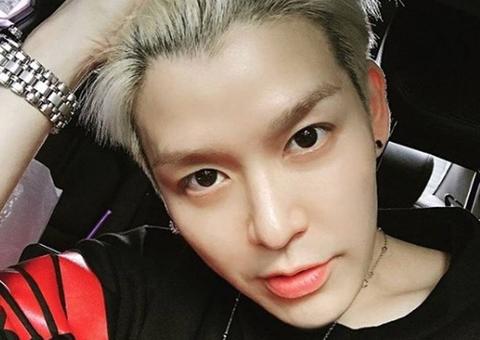  Astro do K-pop é acusado de vender presentes dado por fãs