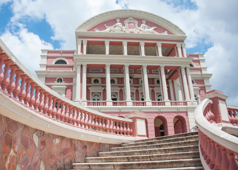 Série Guaraná, Boi Bumbá e Cinema movimentam programação de outubro no Teatro Amazonas