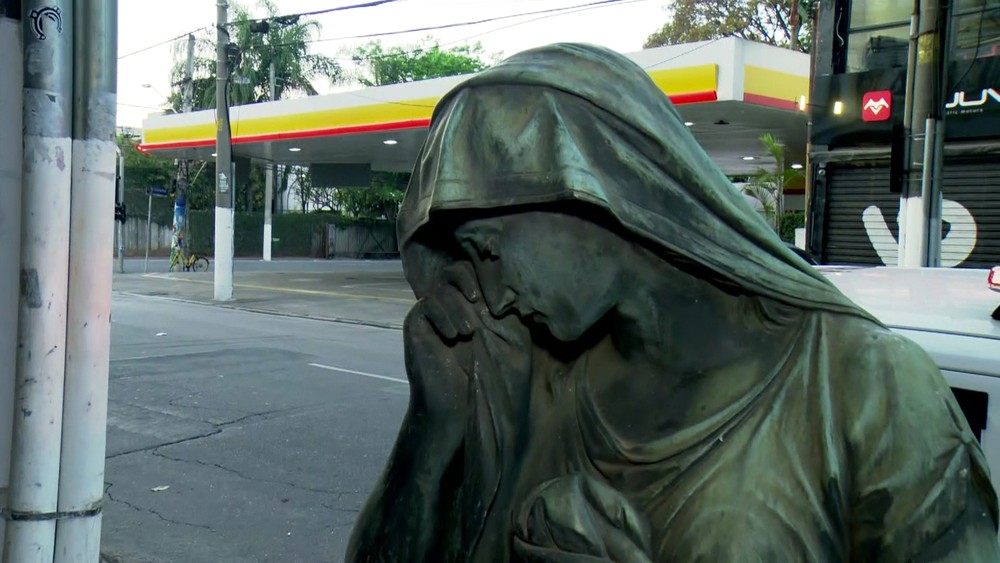 Dupla é presa após furtar estátuas de bronze de dentro do cemitério