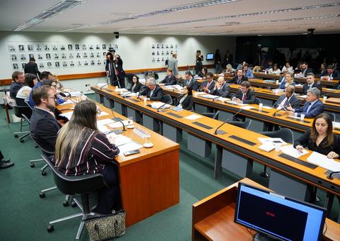 Câmara aprova convite para ouvir Janot em comissão