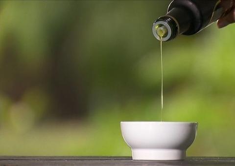 Governo suspende venda de 33 marcas de azeite adulterado; Veja lista