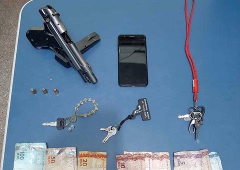 Ao avistar a polícia, dupla tenta se desfazer de arma mas é presa no Amazonas