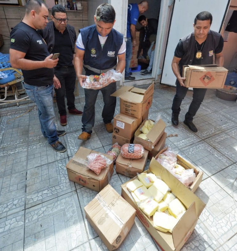 Mais de uma tonelada de produtos vencidos é apreendida em Manaus