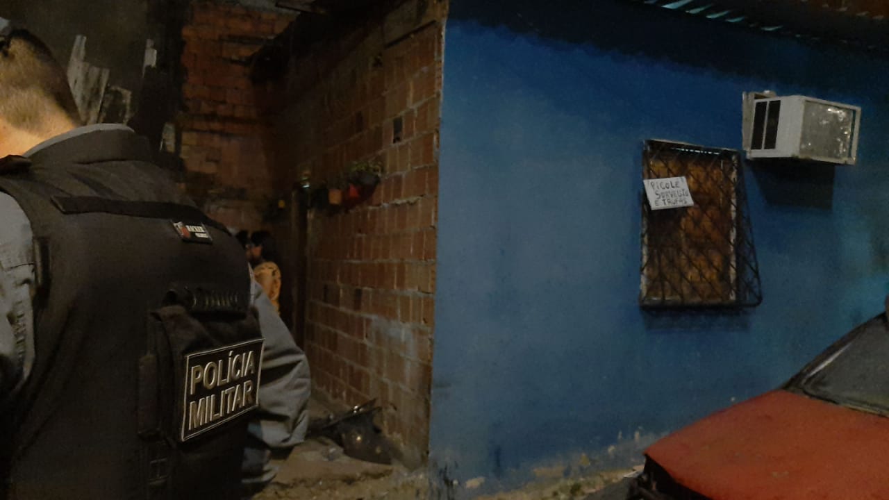 Jovem pede ajuda ao pai para não morrer, mas é alcançado por assassinos em Manaus