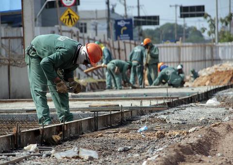 Obra do complexo viário da Constantino Nery muda trânsito a partir de sábado