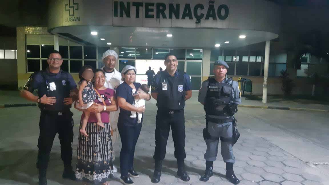 Criança de 2 anos e bebê de um mês são resgatadas após serem abandonadas em casa de Manaus 