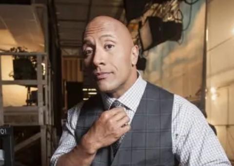 The Rock faz vídeo cantando 'feliz aniversário' para fã que completou 100 anos