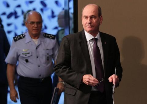 Ministro sobrevoa áreas da Amazônia Legal atingidas por incêndios