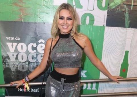 Ex-bbb Isabella coloca silicone e ostenta seios fartos no Rock in Rio