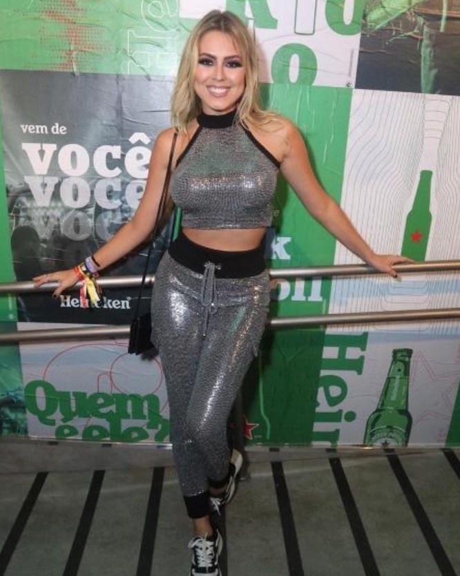 Ex-bbb Isabella coloca silicone e ostenta seios fartos no Rock in Rio