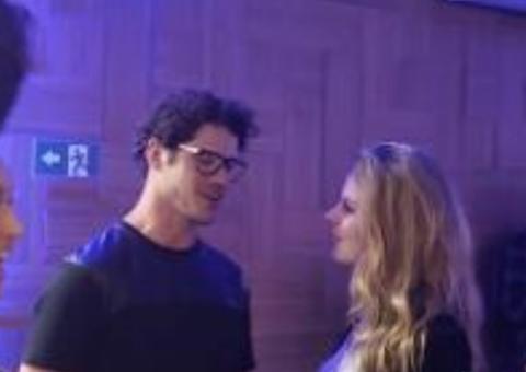 José Loreto tenta beijar loira no Rock in Rio e leva fora 