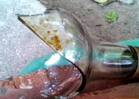 Com gargalo de garrafa, mulher desfigura rosto de marido em Manaus