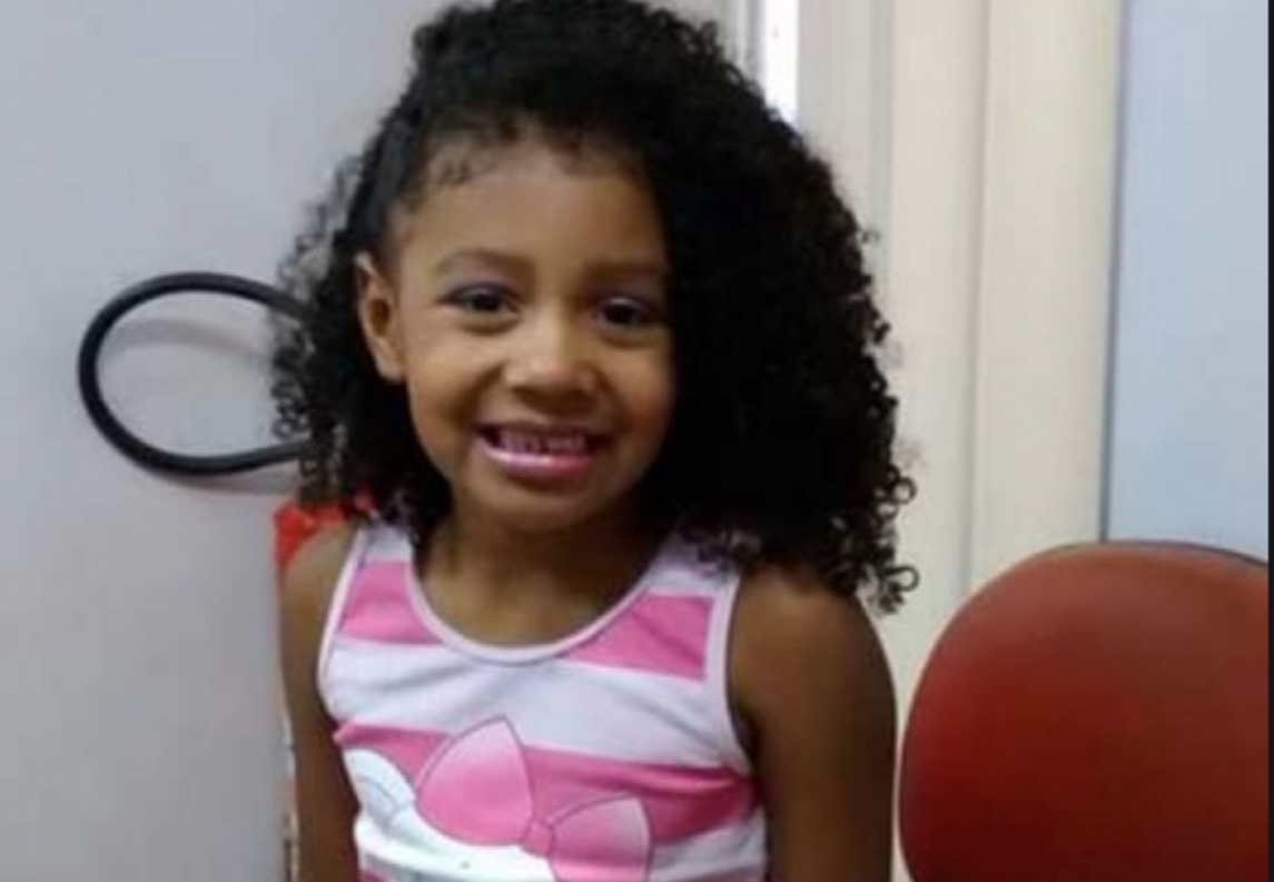 Polícia investiga se PMs foram ao hospital tentar pegar bala que matou a menina Ágatha