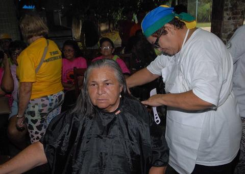 Evento organizado pela Semsa em Manaus reúne cerca de 400 idosos na Assinpa