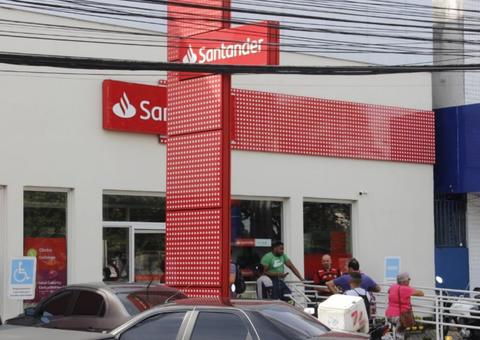 Bandido desarma segurança e assalta agência bancária em Manaus