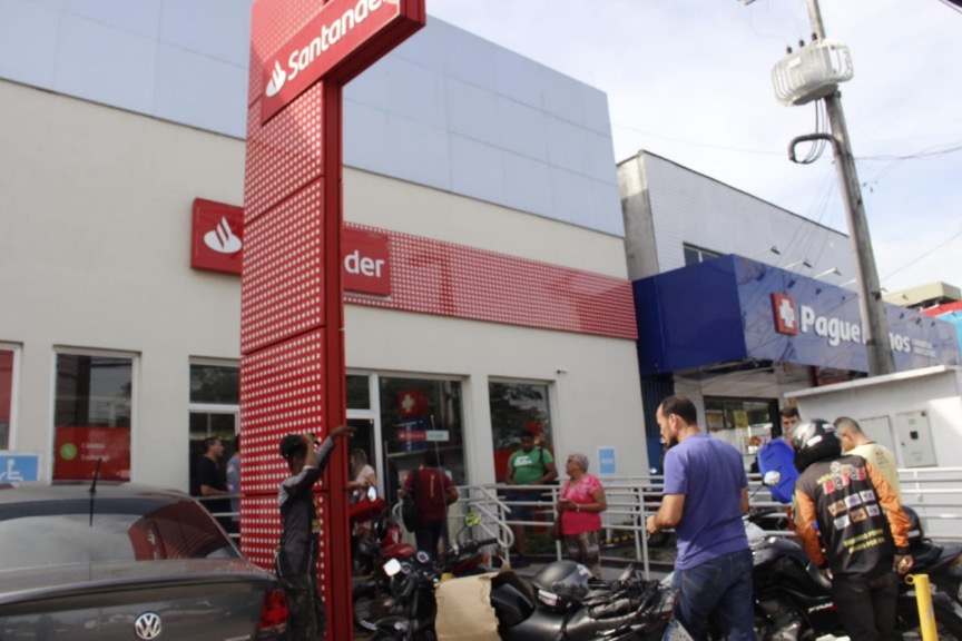 Bandido desarma segurança e assalta agência bancária em Manaus