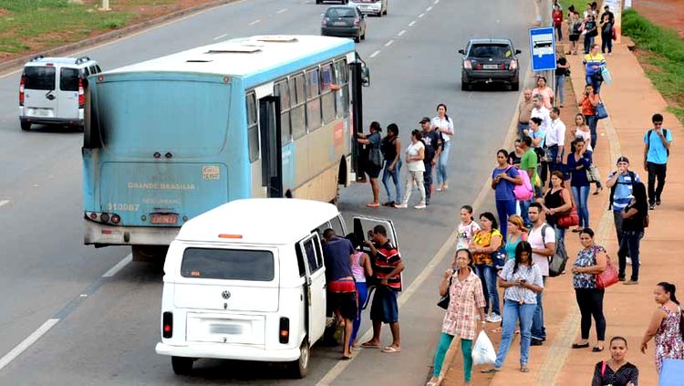 Lei que torna transporte 'pirata'  de passageiros infração gravíssima começa a valer hoje