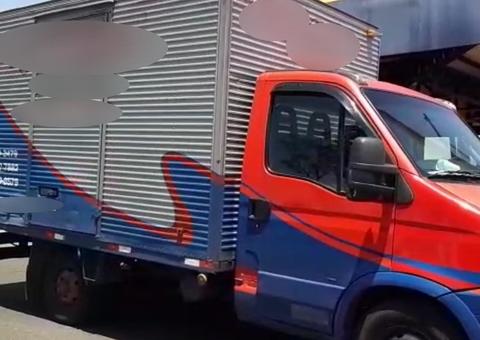 Caminhão é apreendido na BR-153 com quase R$ 3 milhões em multas